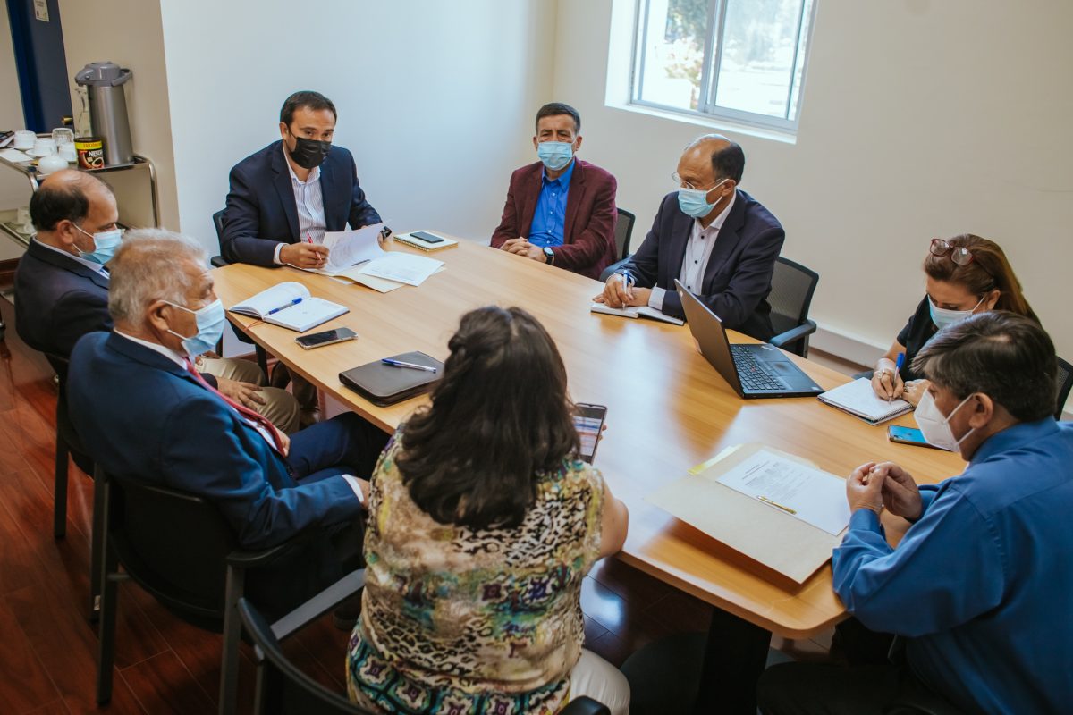 gobernador crisóstomo acoge propuestas de la asociación de municipalidades del valle del itata