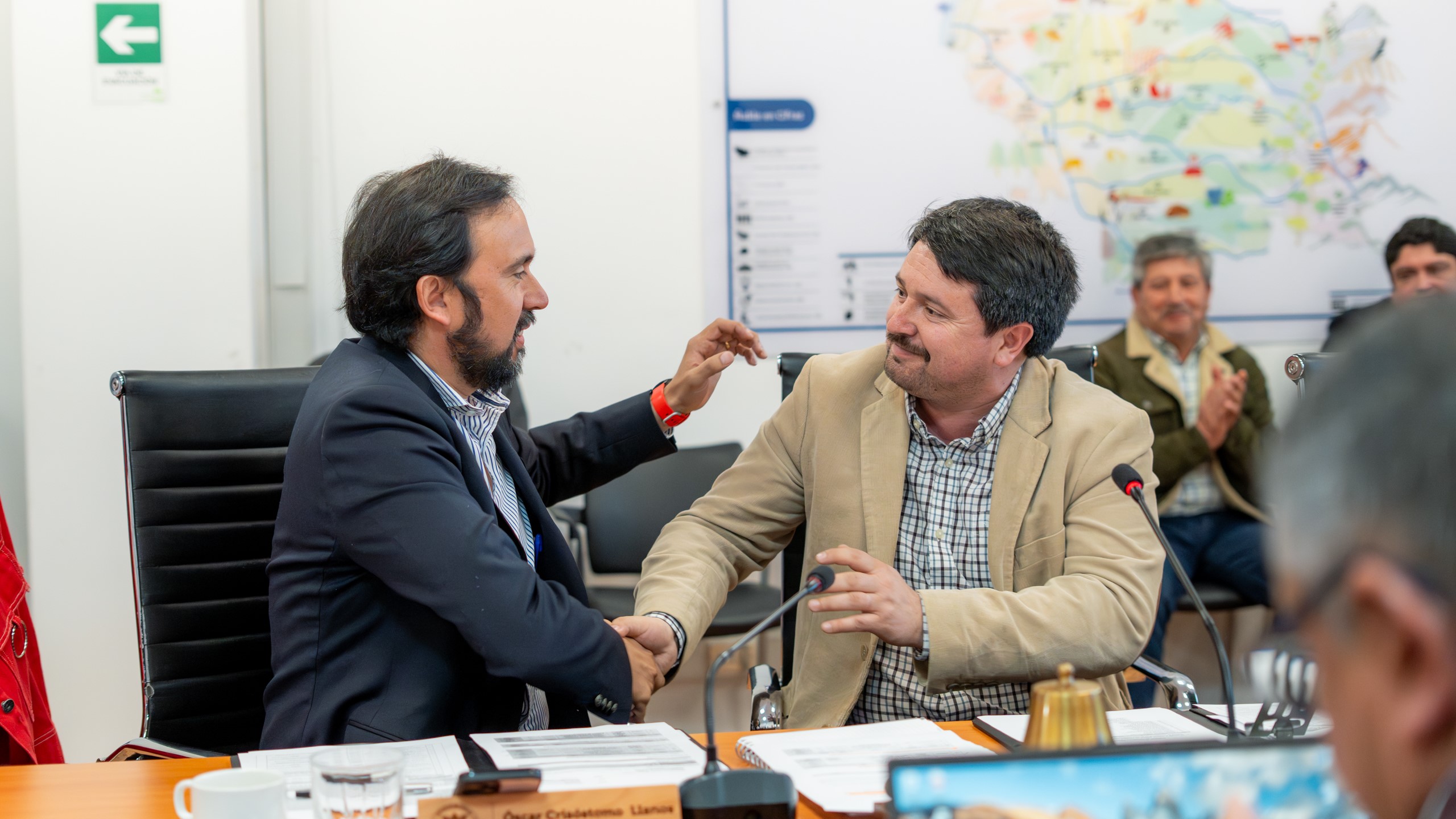 Mejor infraestructura para la comunidad: Aprueban recursos para centro cívico de El Carmen y emblemático liceo de Chillán Viejo