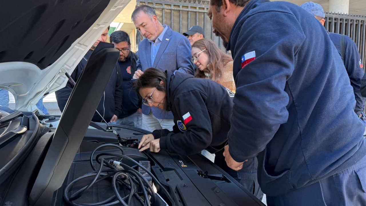 Capacitan a equipos de emergencia en el marco del plan de acción de electromovilidad para Ñuble