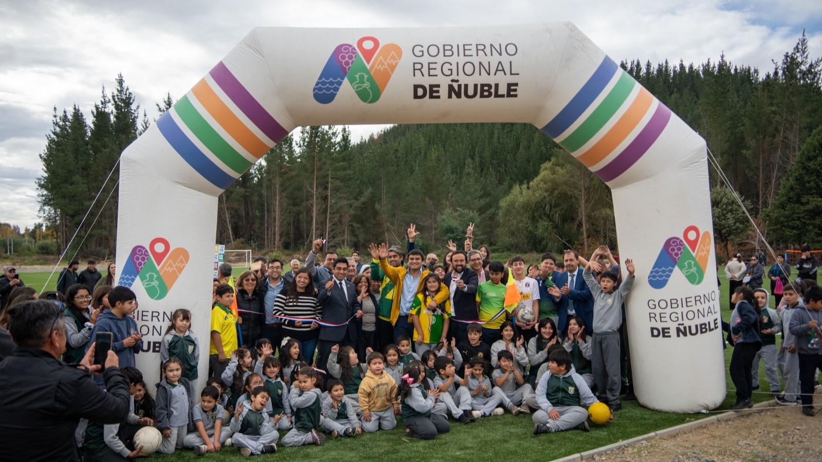 21 canchas para Ñuble: Gobierno Regional inaugura nuevo recinto de pasto sintético en Ránquil