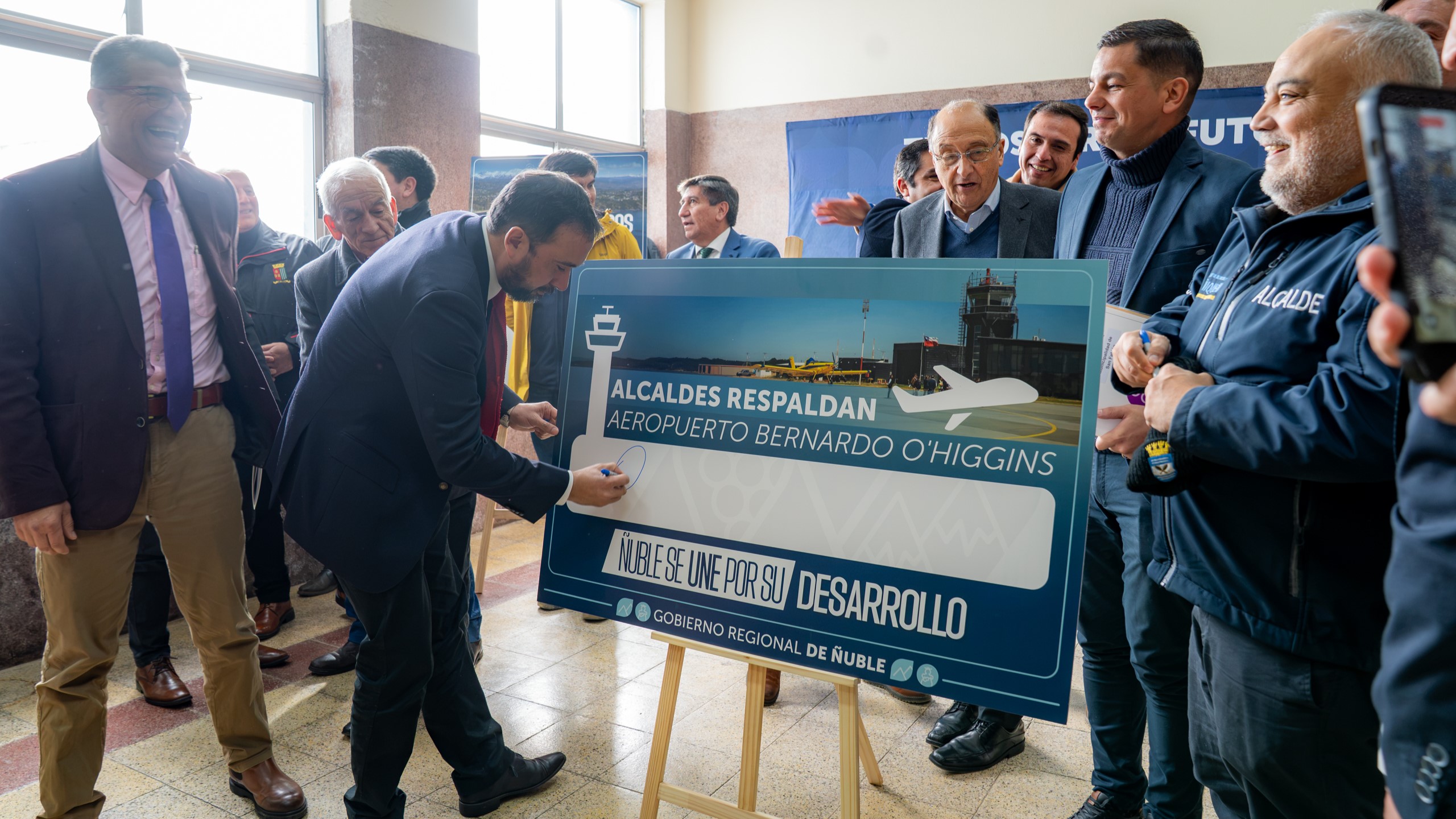 Alcaldes de Ñuble respaldan en bloque el proyecto aeroportuario regional