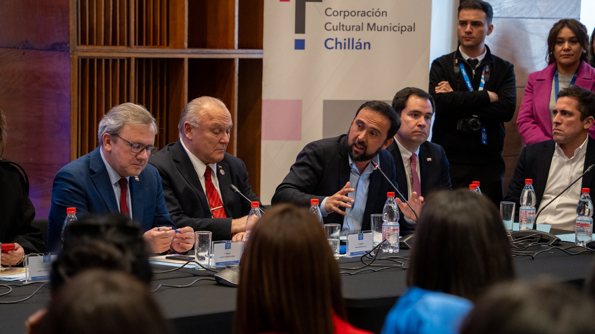 Gobernador Crisóstomo propone al Ministro Poduje replicar modelo exitoso que permitió superar meta de viviendas en Ñuble
