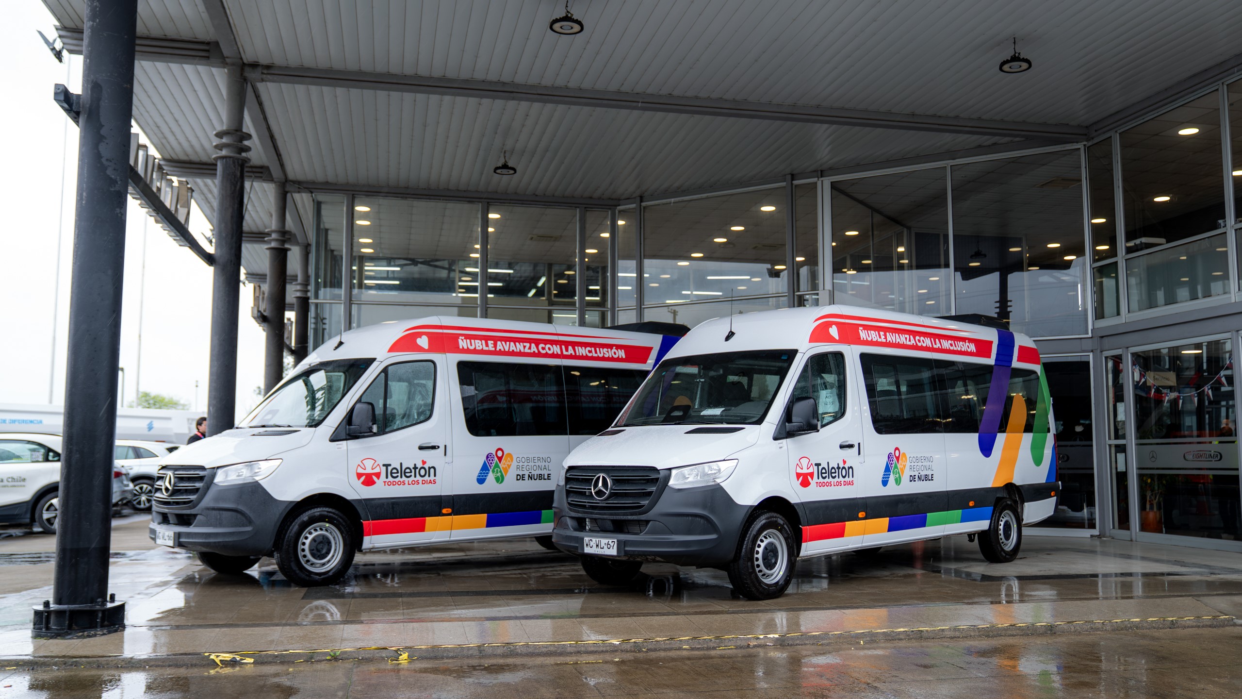 Gobierno Regional recibe minibuses adaptados para el Instituto Teletón con una inversión superior a $187 millones